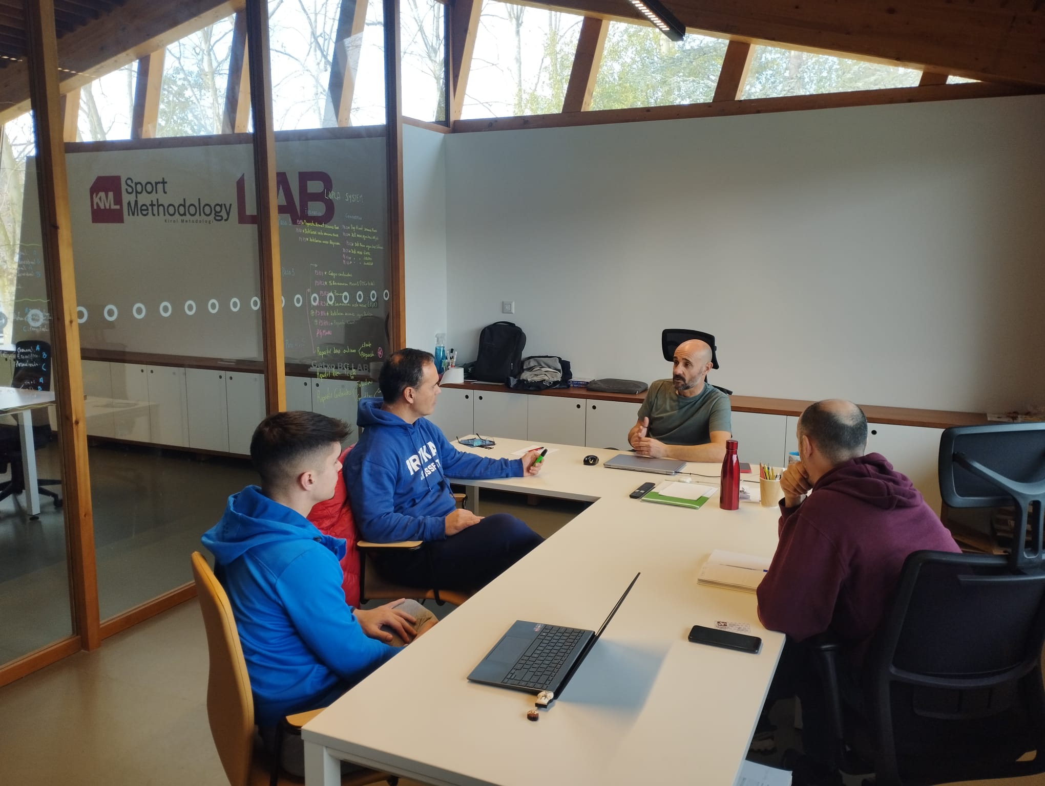 Karate y personalización: Iruka estrena las sesiones de trabajo "a medida" del Kirol Metodologi LAB